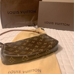 Louis Vuitton Pochette AUTHENTIC
